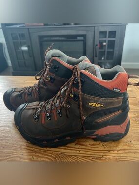 Men's Keen Pittsburgh 6" Waterproof Soft Toe Work Boots. Size 12EE. Worn Once!